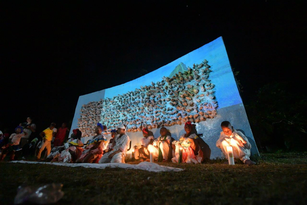 En el monumento de memoria de la comunidad de Nueva Vida se dan las gracias a las manos amigas que ayudaron a construir el lugar. Jose Vargas